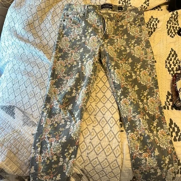 Lucky Brand floral ankle crop Jean​​​​ - Picture 2 of 5